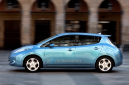 Nissan Leaf vedie elektro revolúciu